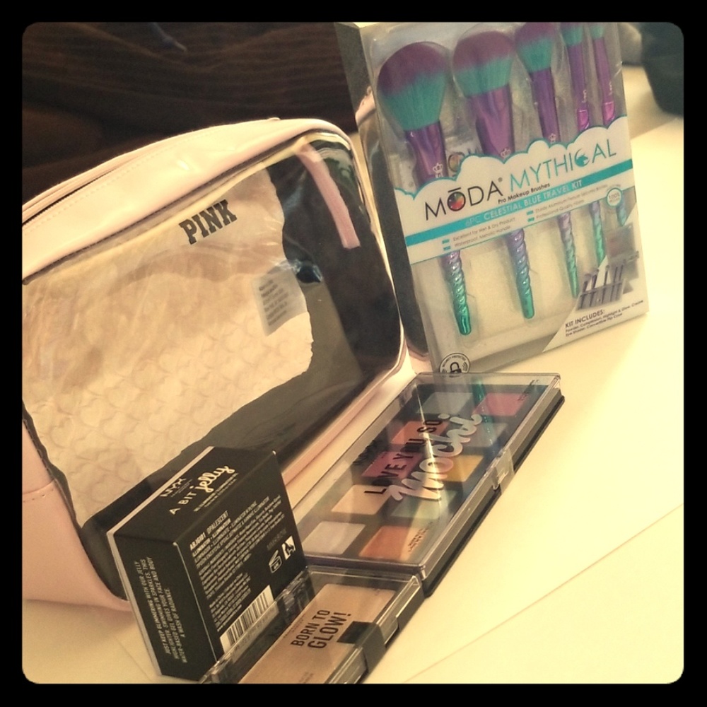 Moda + NYX bundle BONUS CARRYING CASE